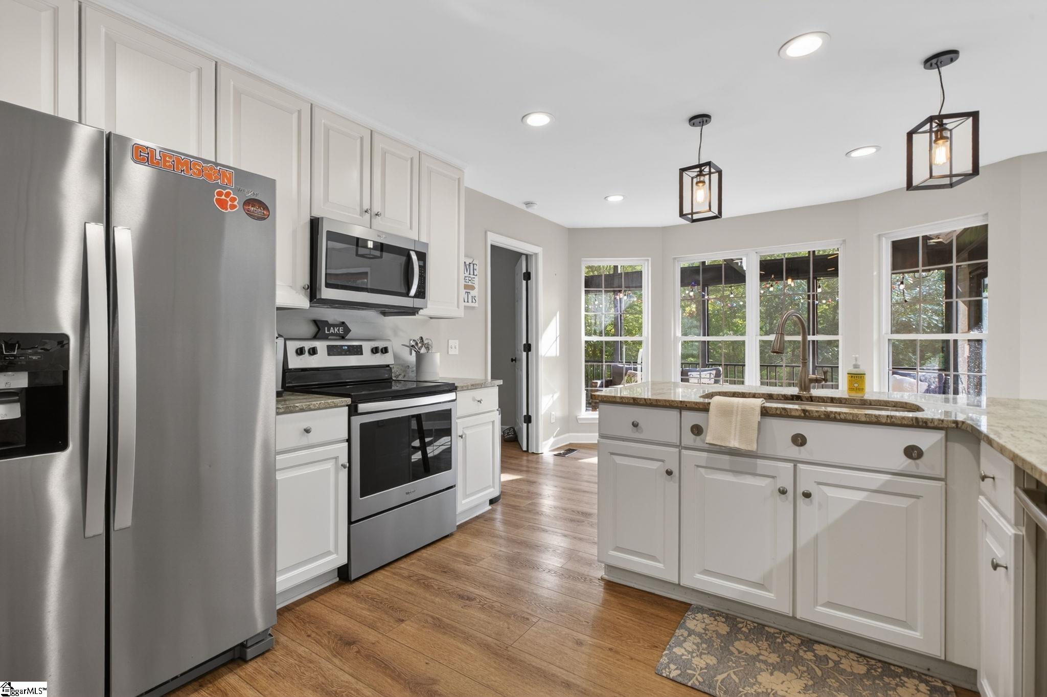 322 Shorecrest Drive Seneca, SC 29672 - Photo 7 of 38