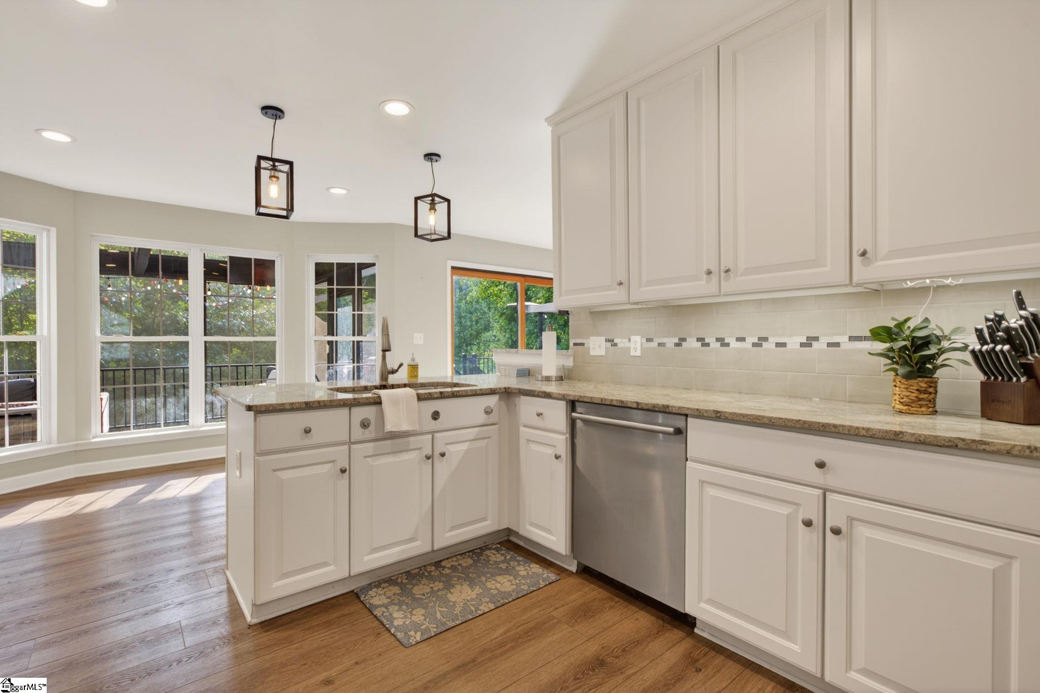 322 Shorecrest Drive Seneca, SC 29672 - Photo 8 of 38
