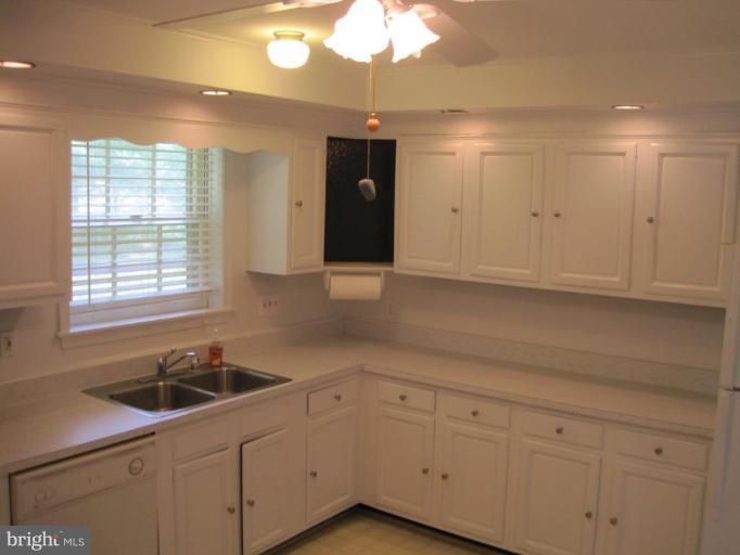 3321 Llewellyn Field Road Olney, MD 20832 - Photo 4 of 30 Kitchen #2