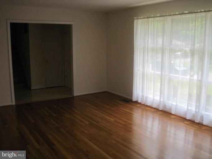 3321 Llewellyn Field Road Olney, MD 20832 - Photo 7 of 30 Living Room