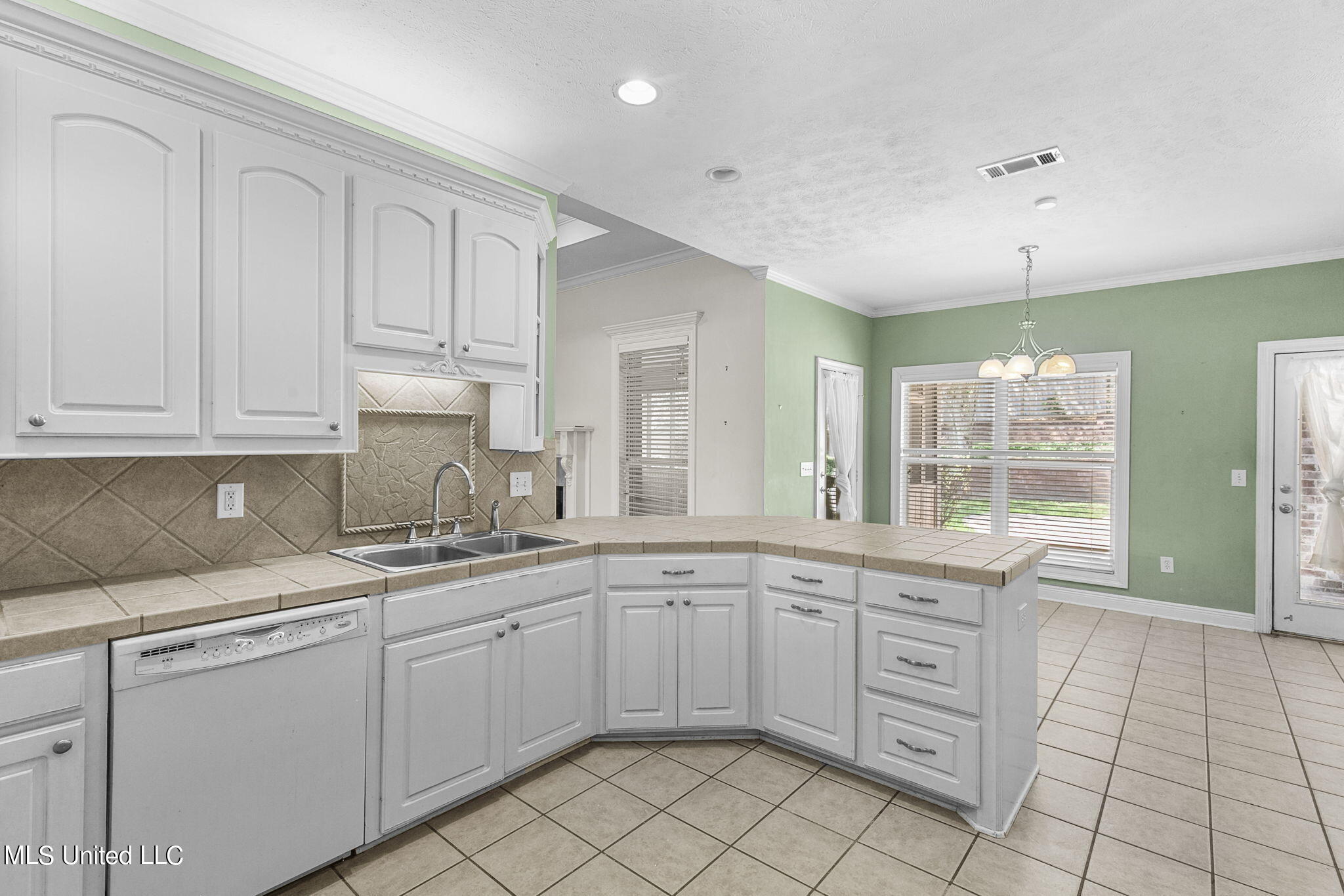 103 Meriwether Common Clinton, MS 39056 - Photo 25 of 76 Spacious Kitchen