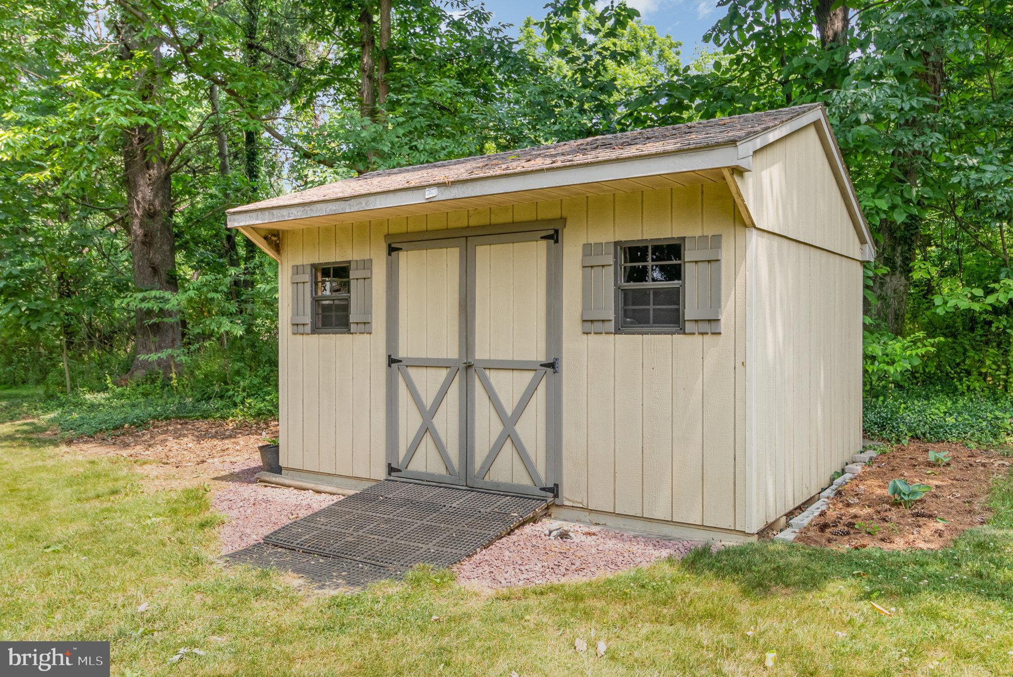 7136 Union Deposit Road Hummelstown, PA 17036 - Photo 31 of 37 Shed