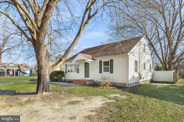 a front view of house with yard