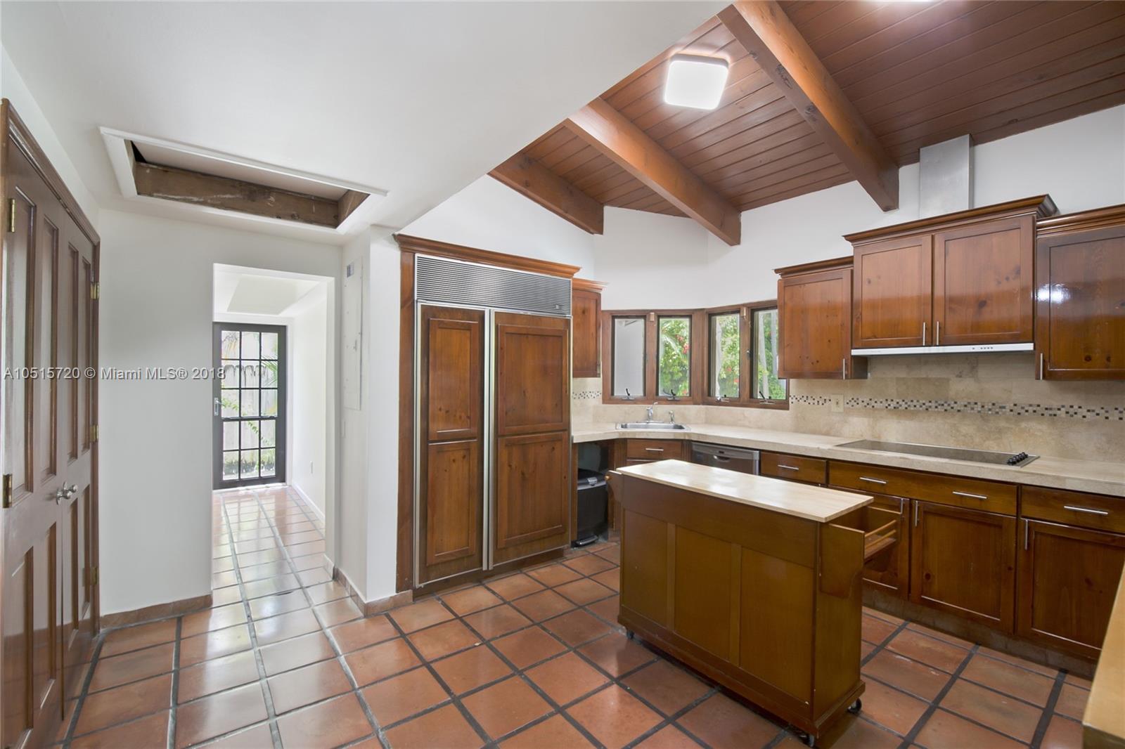 330 Glenridge Road Key Biscayne, FL 33149 - Photo 12 of 28