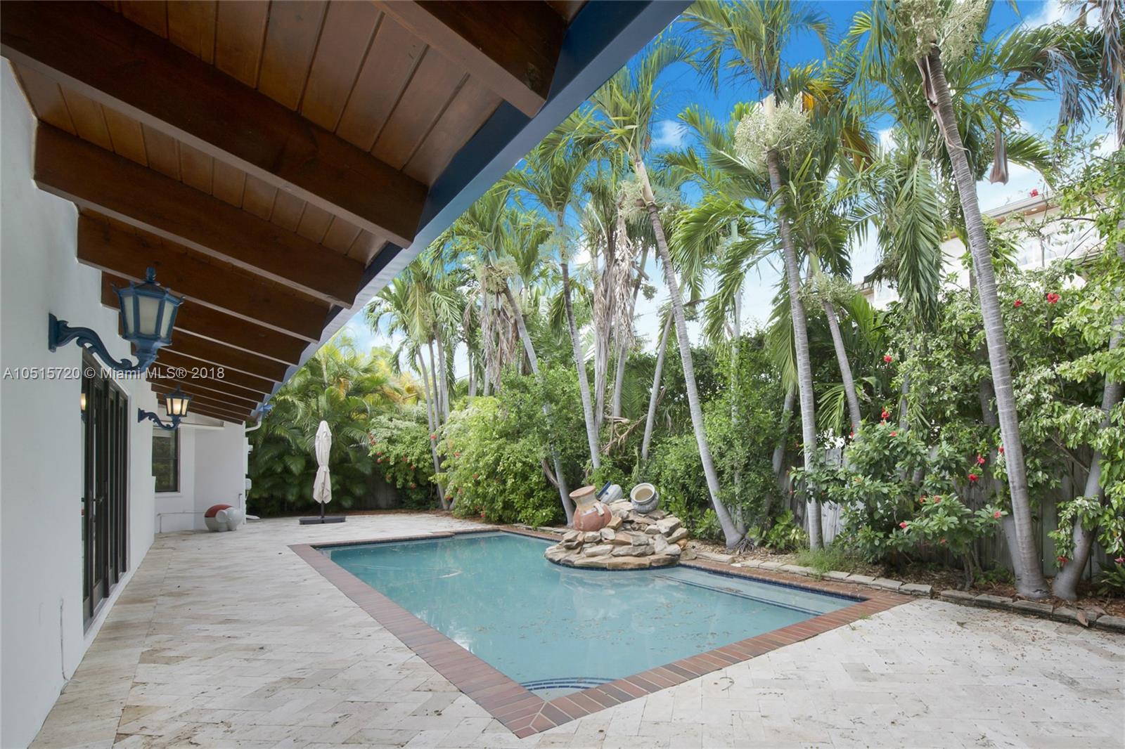 330 Glenridge Road Key Biscayne, FL 33149 - Photo 10 of 28