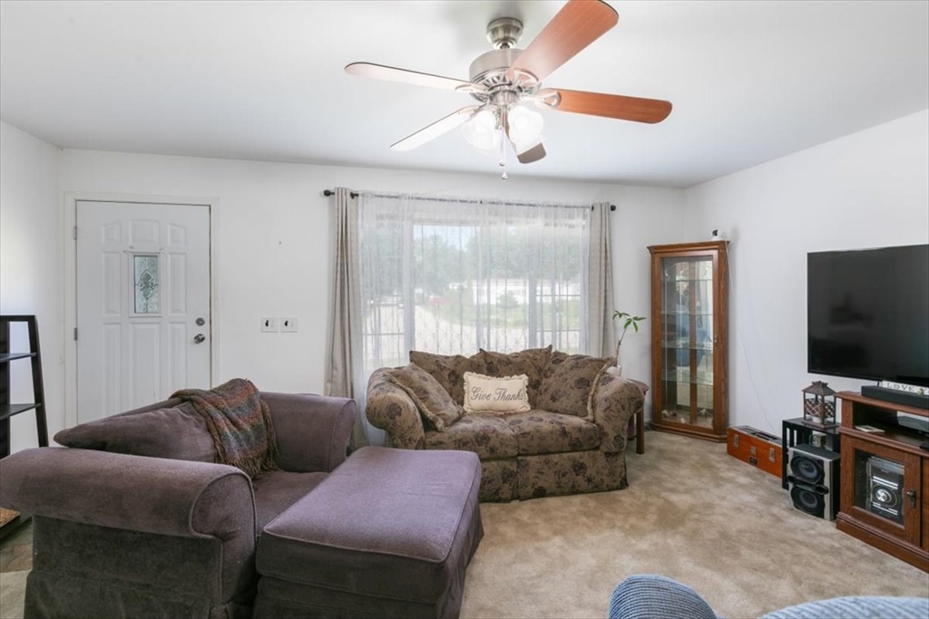25 Ridgefield Drive Nashua, NH 03062 - Photo 4 of 29