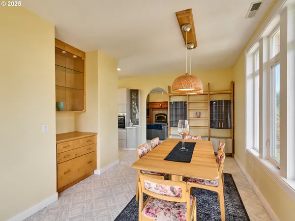 $949,900 | 17489 Hwy 22 Highway, Sheridan, OR 97378