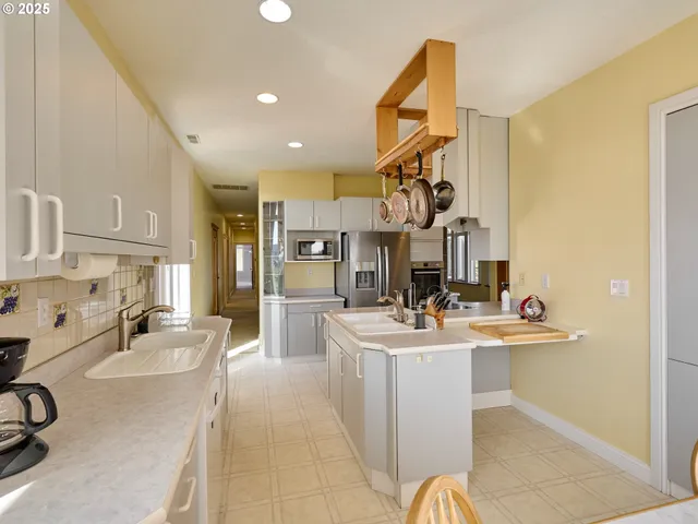 $949,900 | 17489 Hwy 22 Highway, Sheridan, OR 97378