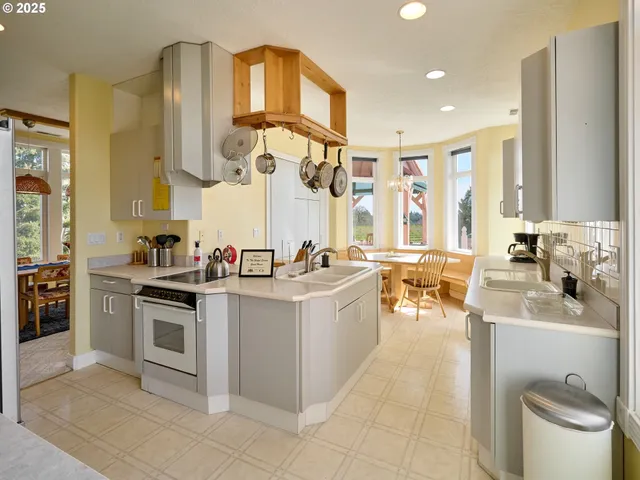 $949,900 | 17489 Hwy 22 Highway, Sheridan, OR 97378