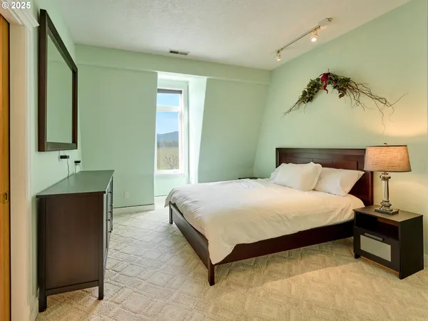 $949,900 | 17489 Hwy 22 Highway, Sheridan, OR 97378