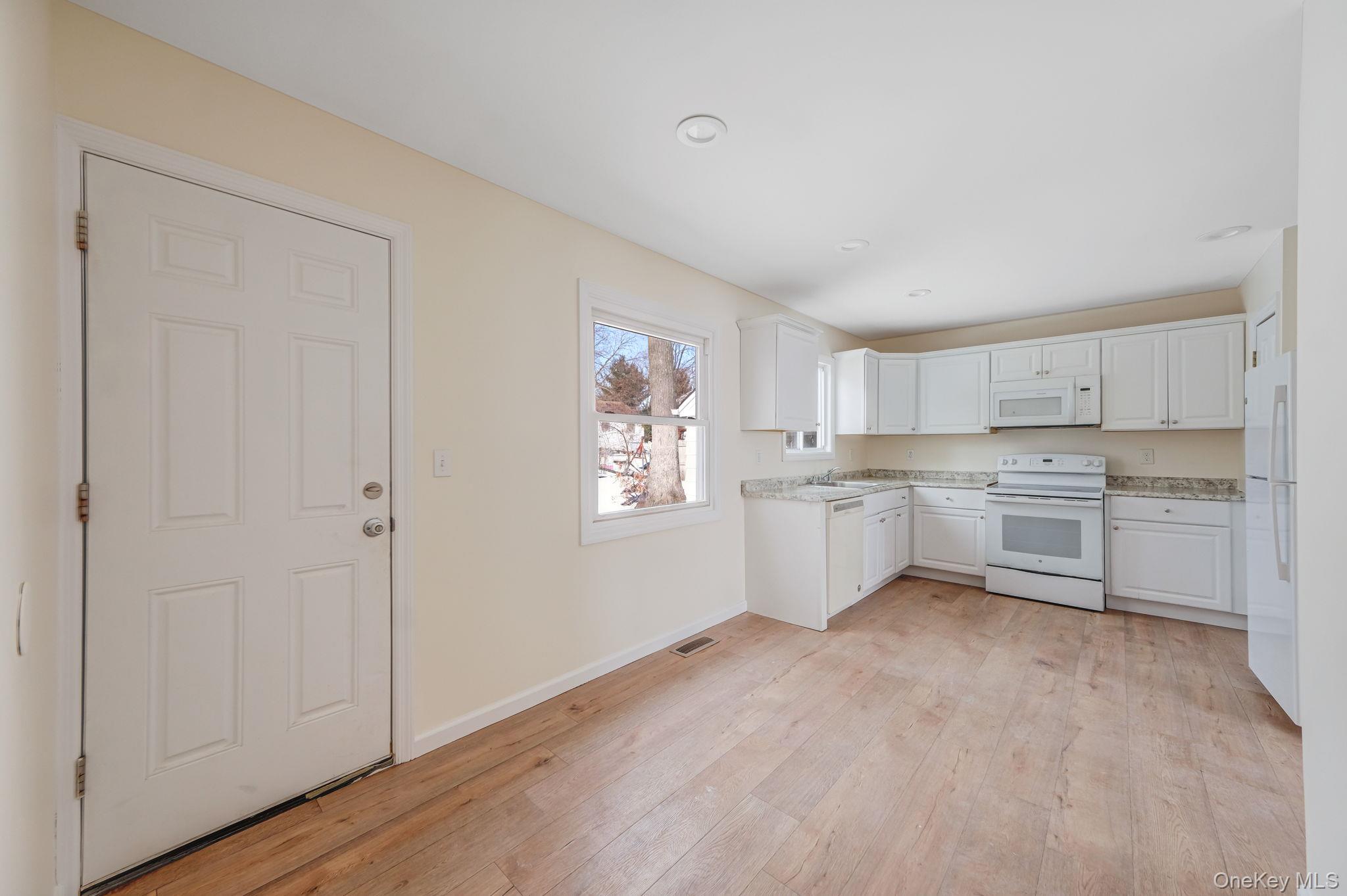 22 Overbrook Street Riverhead, NY 11901 - Photo 13 of 35