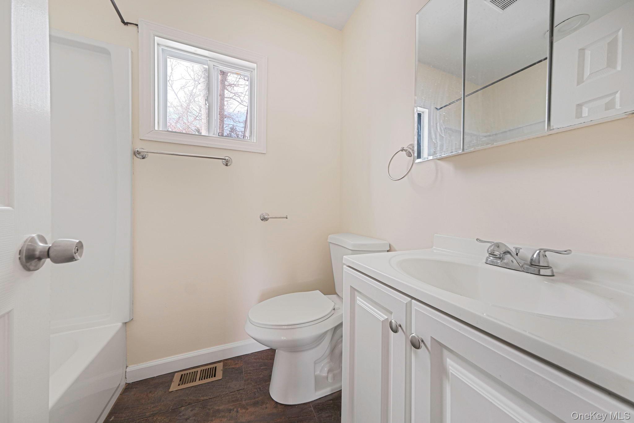 22 Overbrook Street Riverhead, NY 11901 - Photo 14 of 35