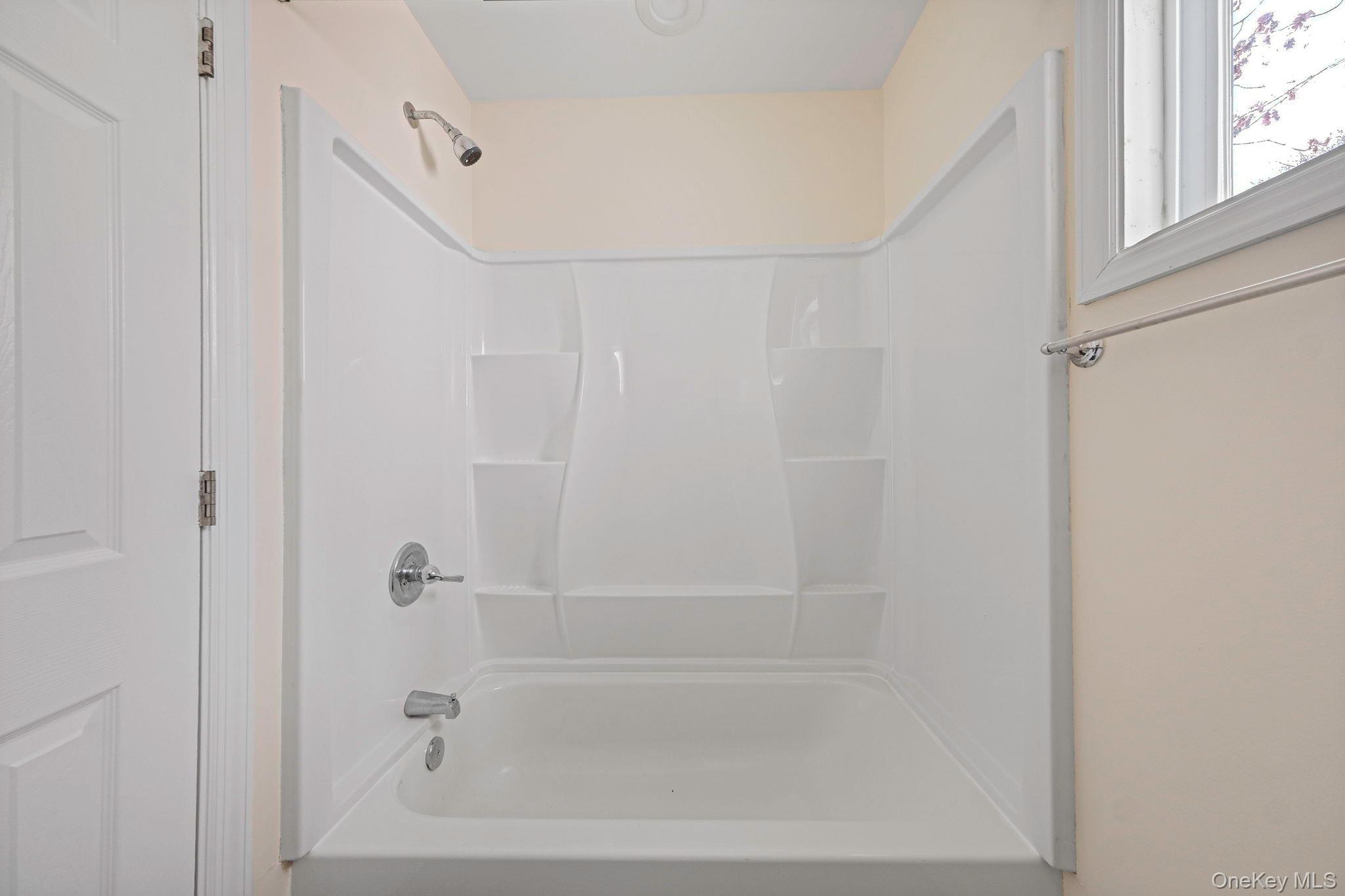 22 Overbrook Street Riverhead, NY 11901 - Photo 15 of 35