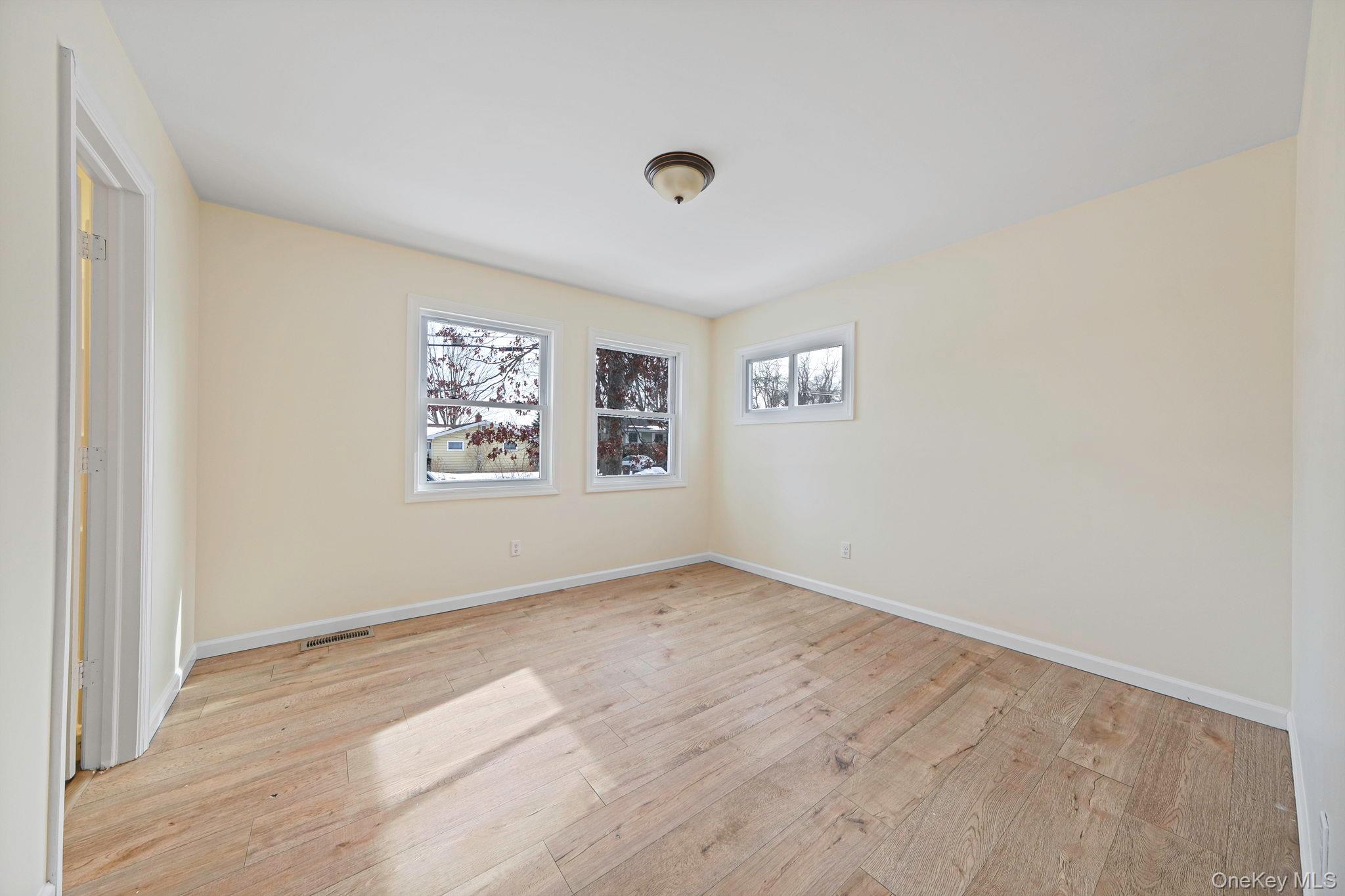 22 Overbrook Street Riverhead, NY 11901 - Photo 16 of 35