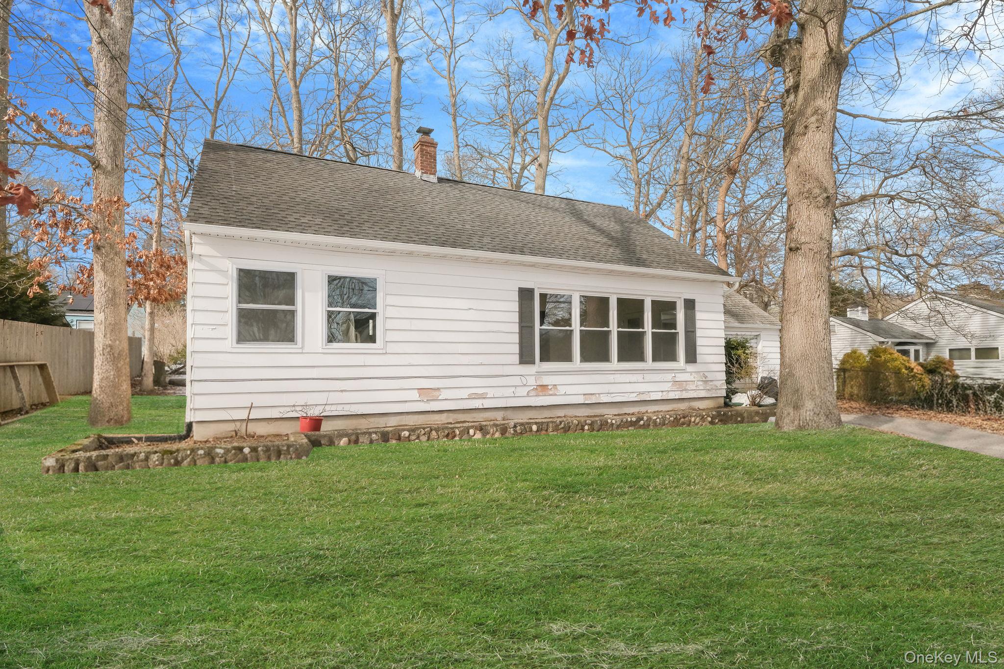 22 Overbrook Street Riverhead, NY 11901 - Photo 2 of 35