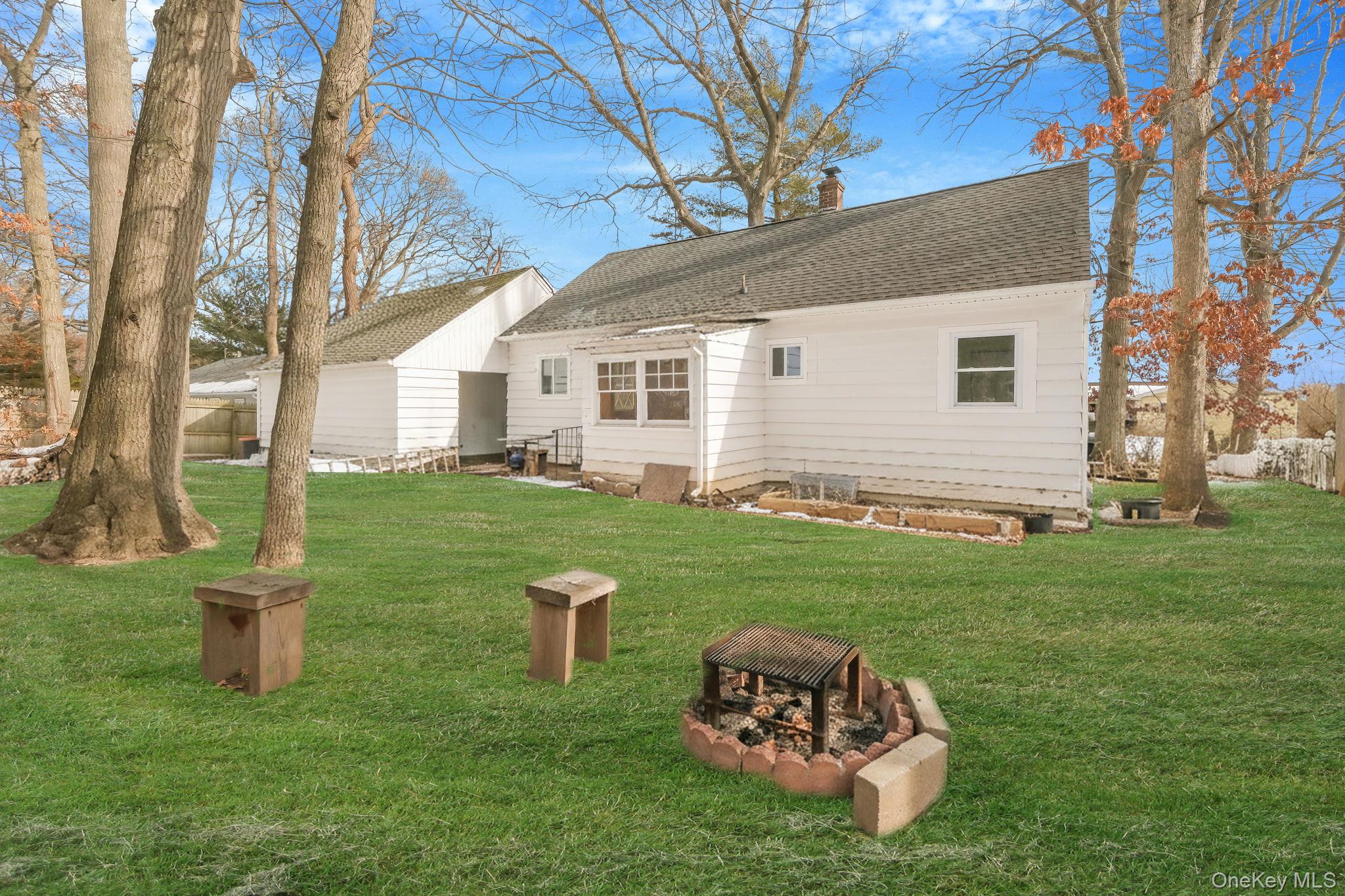 22 Overbrook Street Riverhead, NY 11901 - Photo 33 of 35