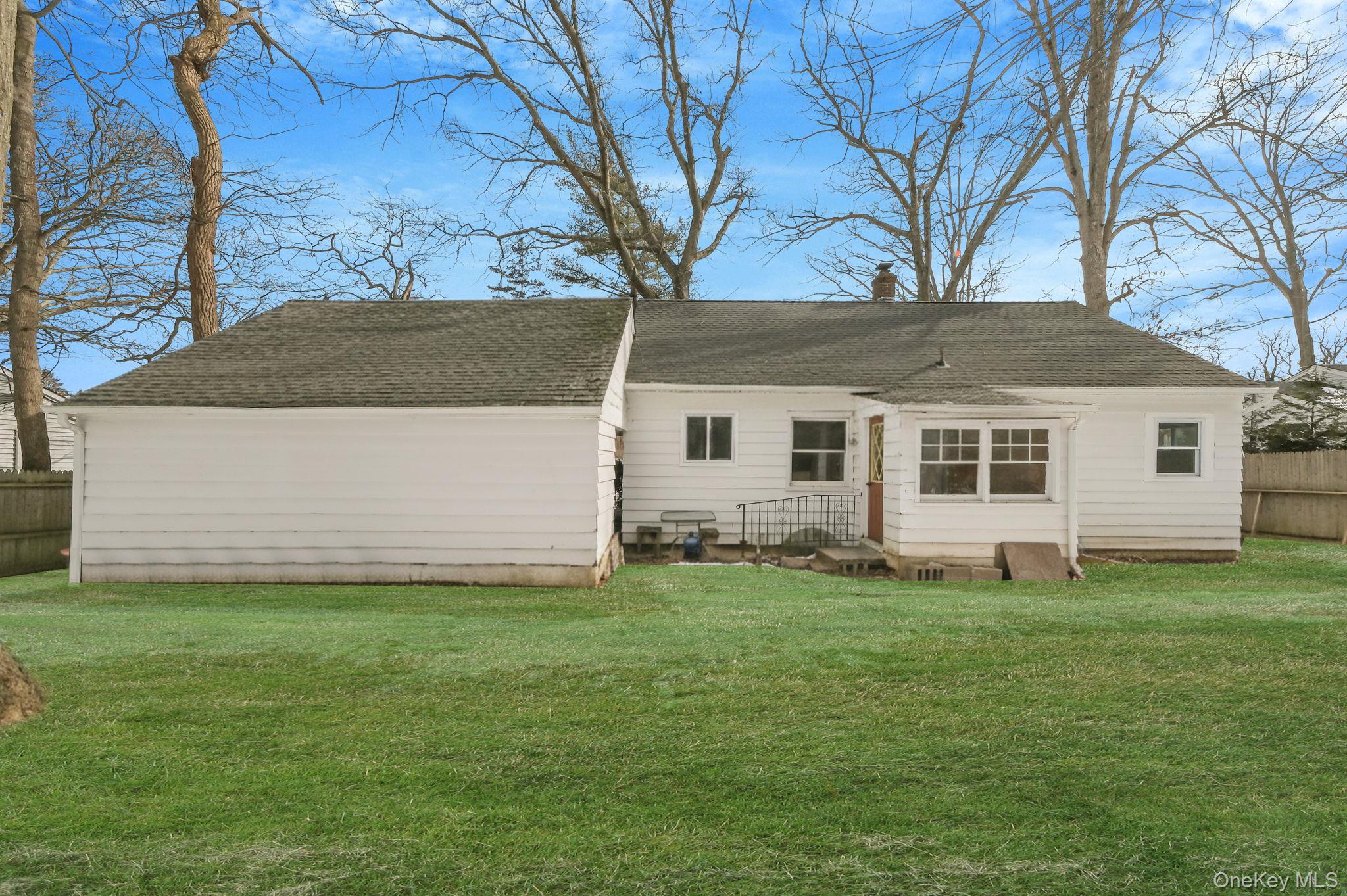 22 Overbrook Street Riverhead, NY 11901 - Photo 34 of 35