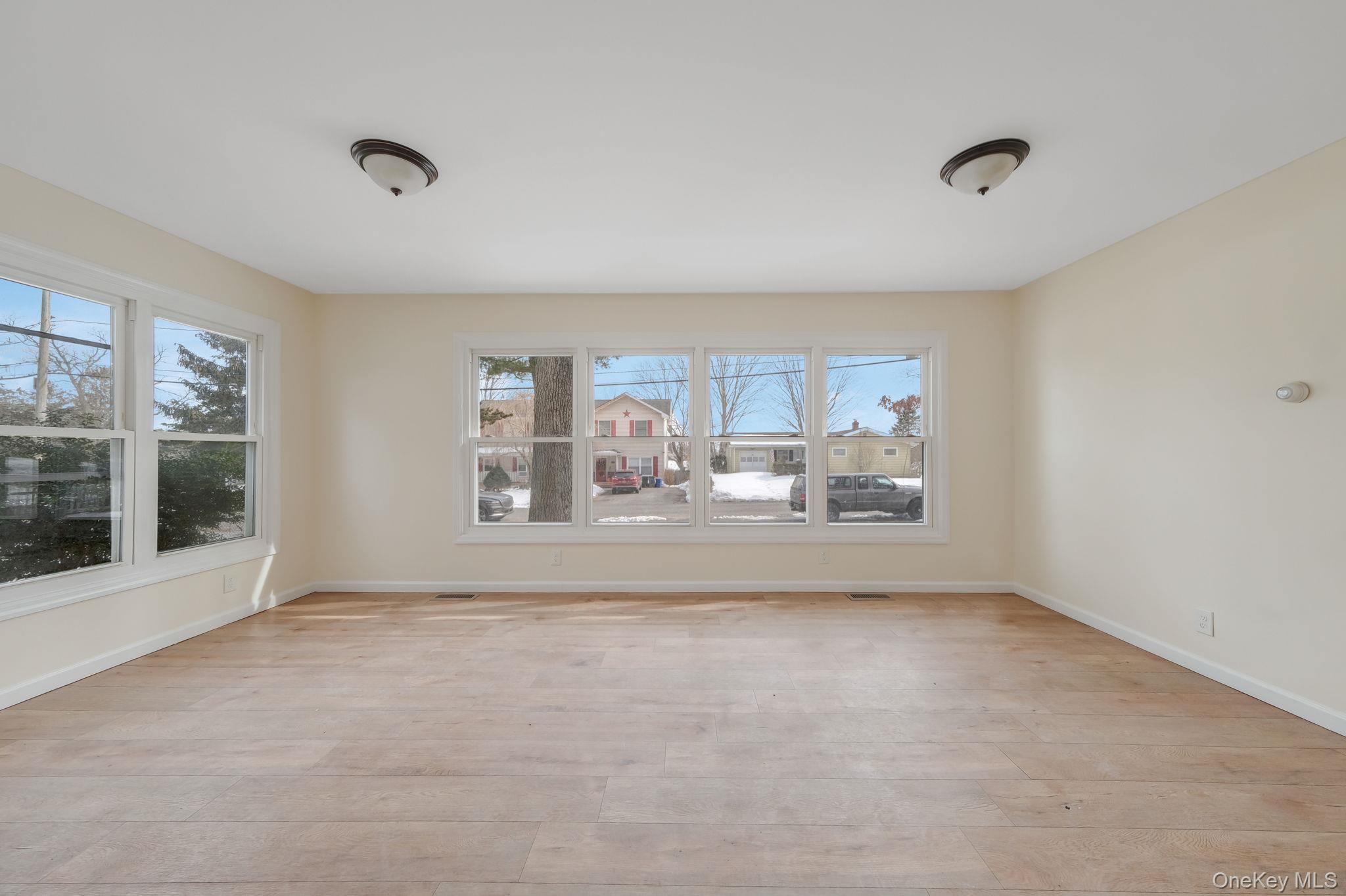 22 Overbrook Street Riverhead, NY 11901 - Photo 7 of 35