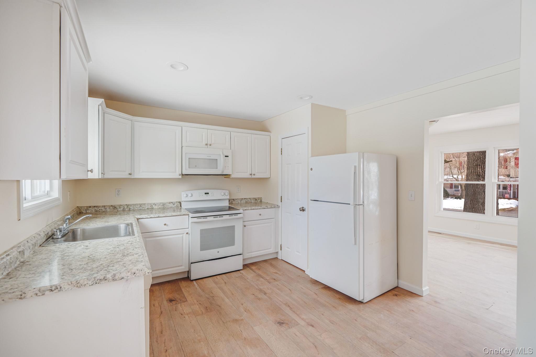 22 Overbrook Street Riverhead, NY 11901 - Photo 8 of 35