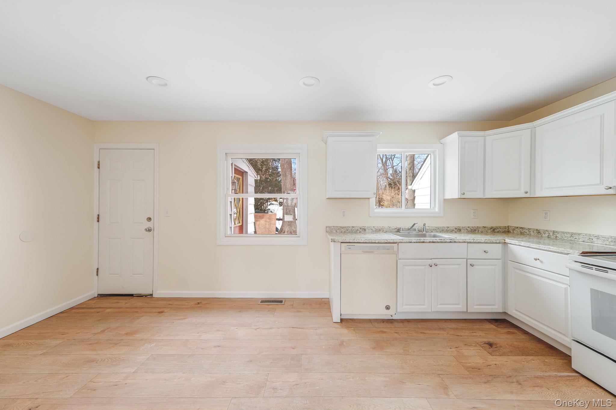 22 Overbrook Street Riverhead, NY 11901 - Photo 10 of 35