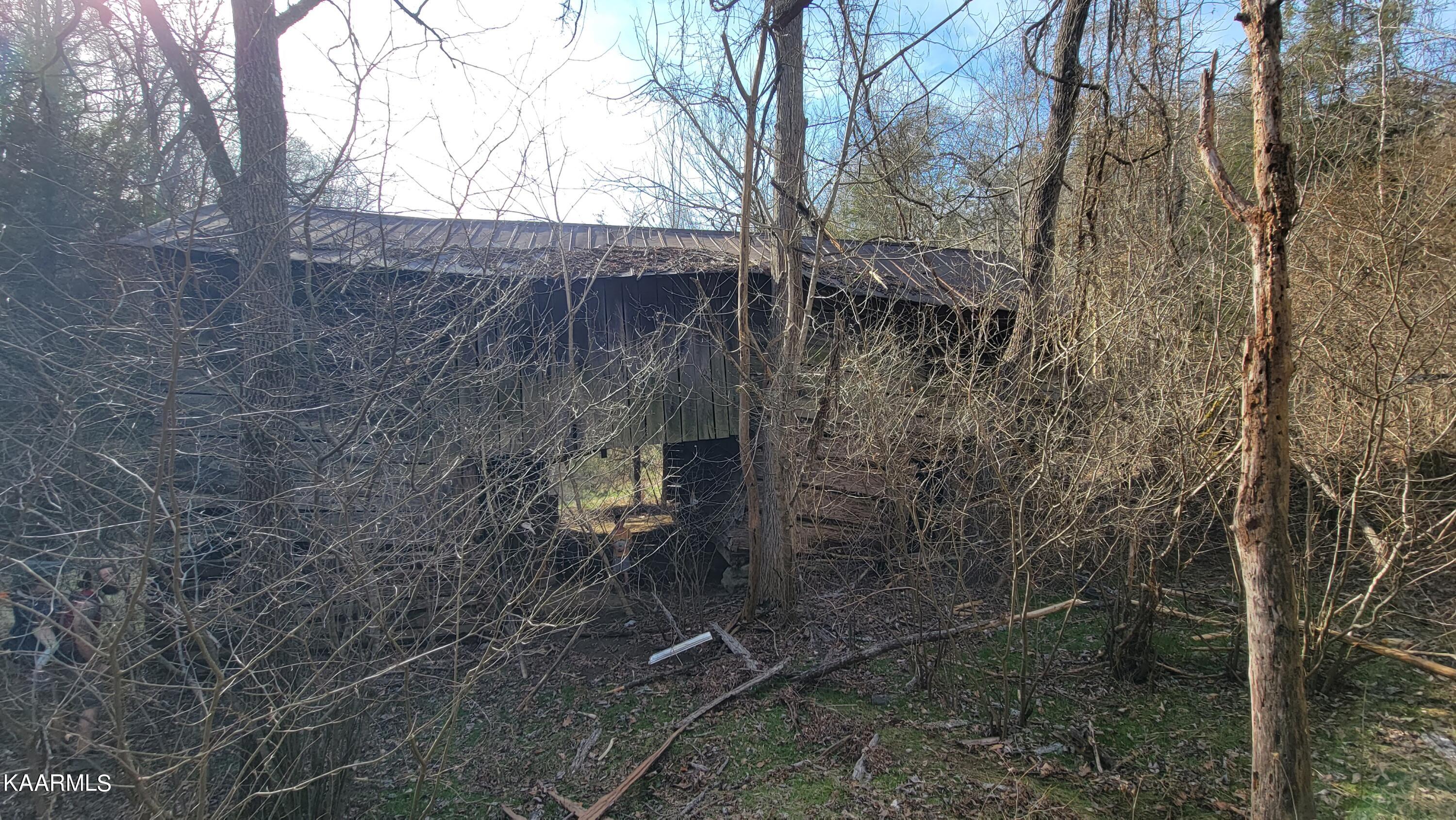 521 Lamb Road Sneedville, TN 37869 - Photo 12 of 33 Barn