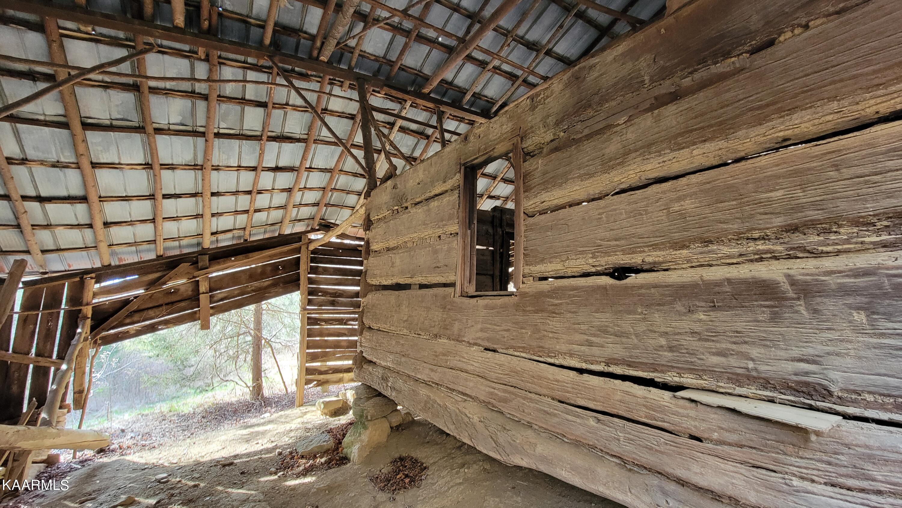 521 Lamb Road Sneedville, TN 37869 - Photo 14 of 33 Barn