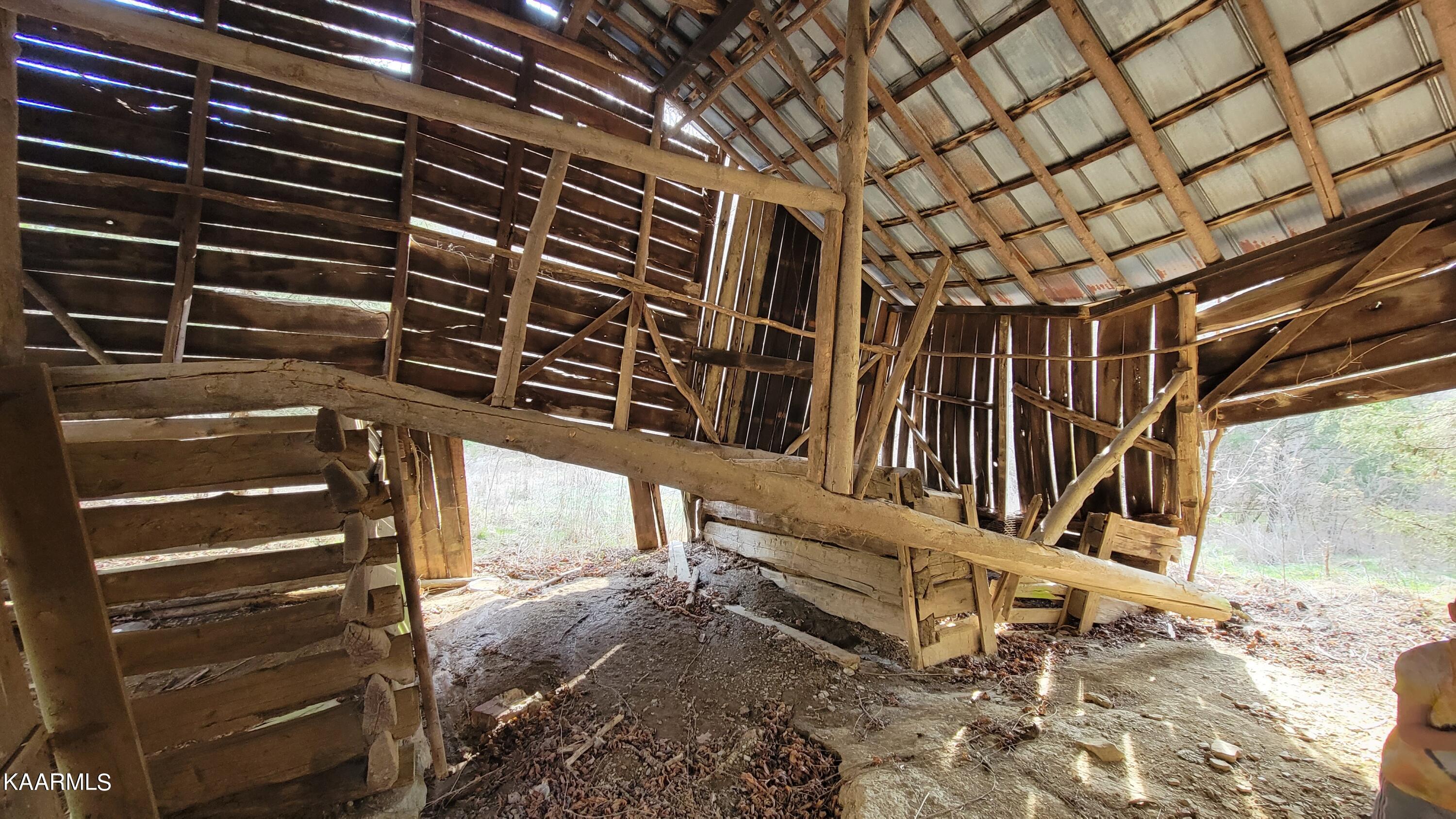521 Lamb Road Sneedville, TN 37869 - Photo 16 of 33 Barn