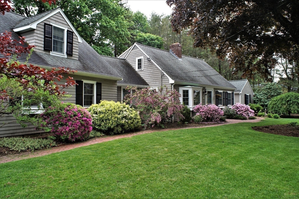 2270 Massachusetts Avenue Lexington, MA 02421 - Photo 2 of 33