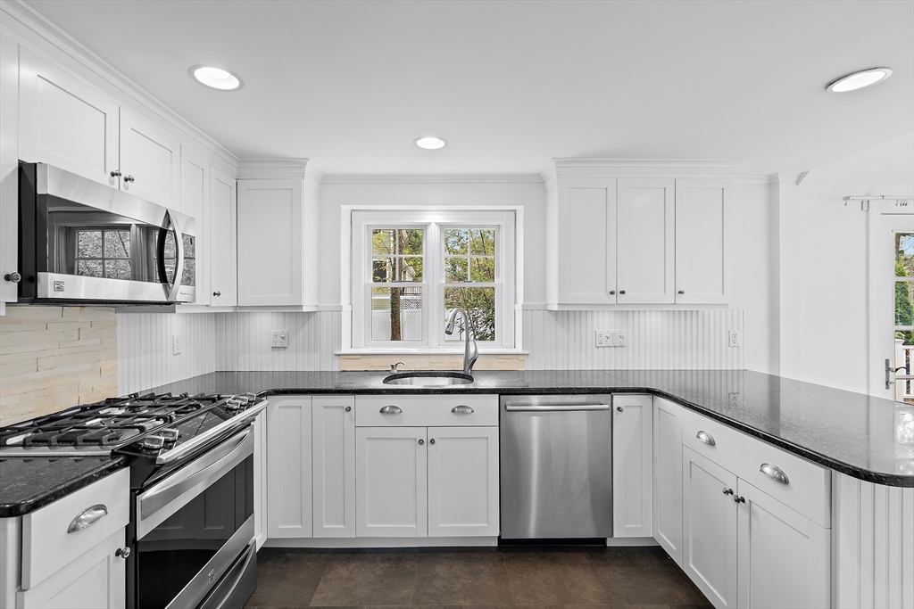 2270 Massachusetts Avenue Lexington, MA 02421 - Photo 6 of 33