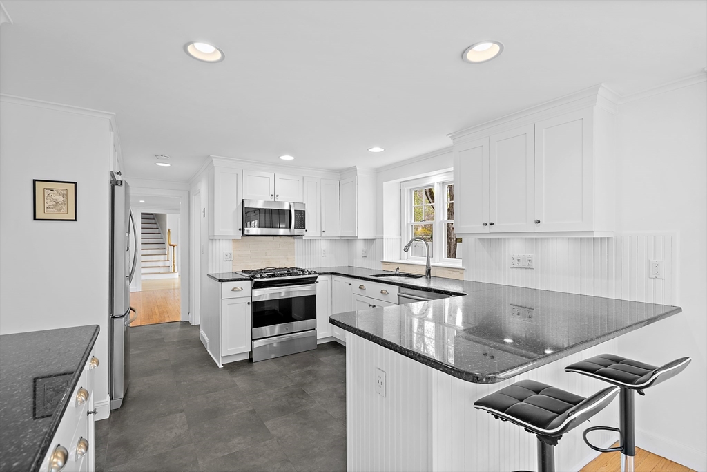 2270 Massachusetts Avenue Lexington, MA 02421 - Photo 7 of 33