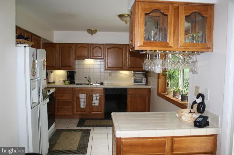 7803 Alberta Court Springfield, VA 22152 - Photo 3 of 6 Kitchen