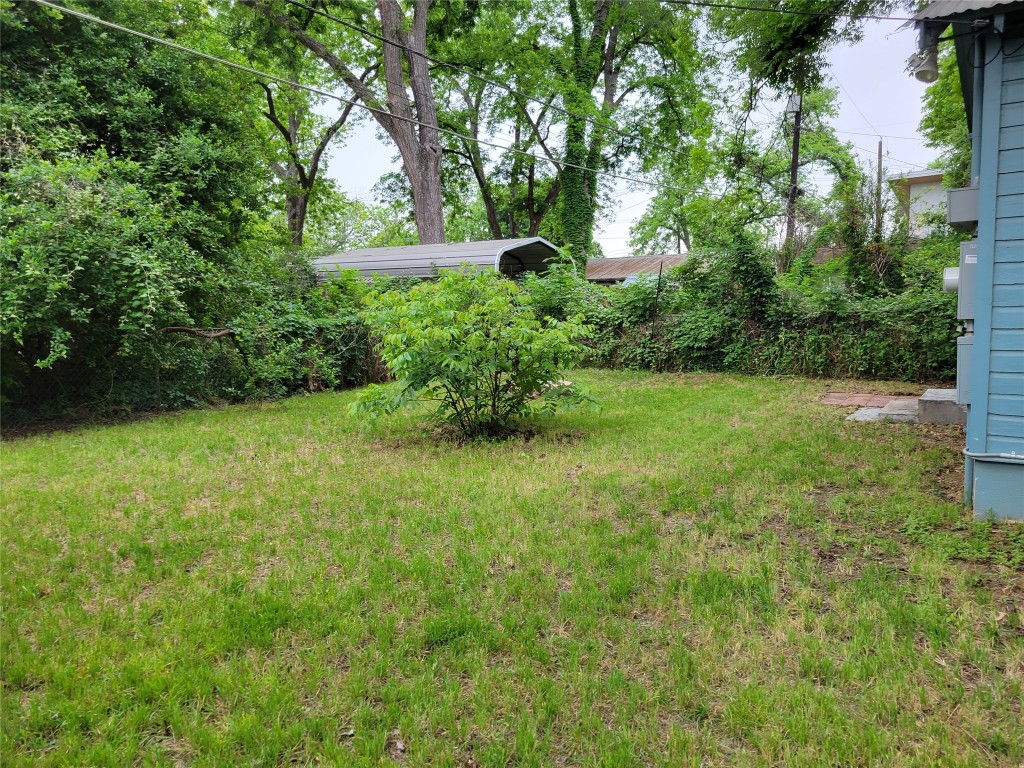 2511 East 2nd Street, Unit B Austin, TX 78702 - Photo 5 of 11 a view of yard with green space