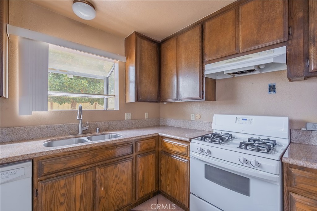 6084 Vanessa Street Riverside, CA 92504 - Photo 24 of 35 a kitchen with stainless steel appliances a stove a sink and a cabinets