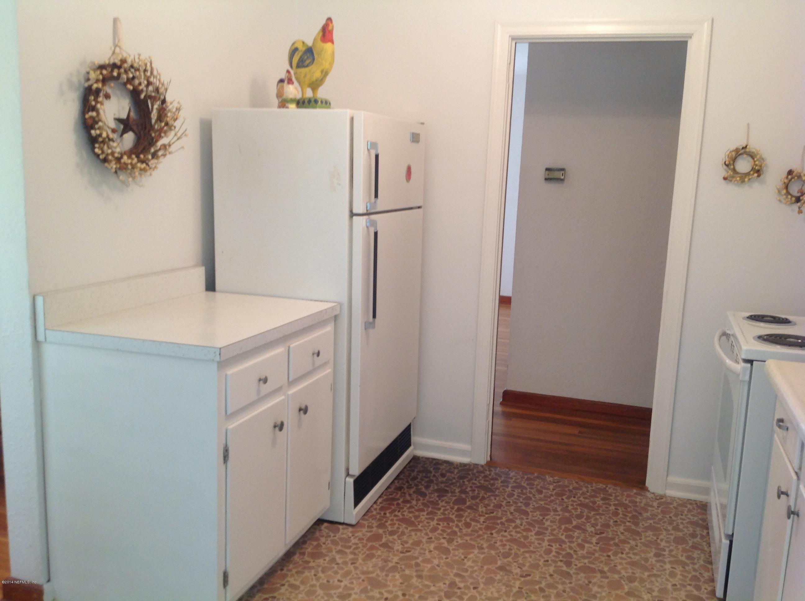 715 Valley Forge Road Jacksonville, FL 32208 - Photo 11 of 32 Kitchen view 3