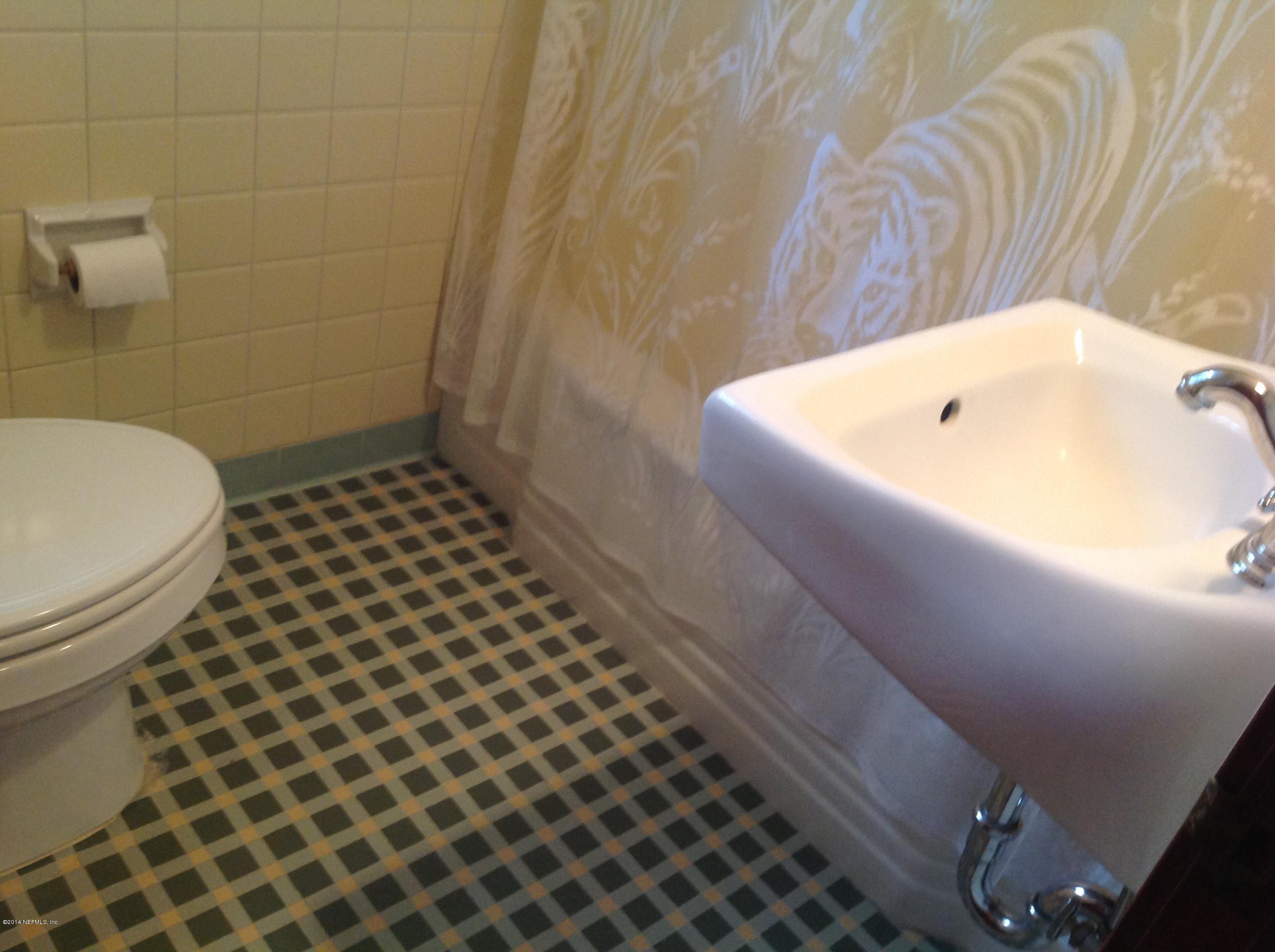 715 Valley Forge Road Jacksonville, FL 32208 - Photo 22 of 32 bathroom