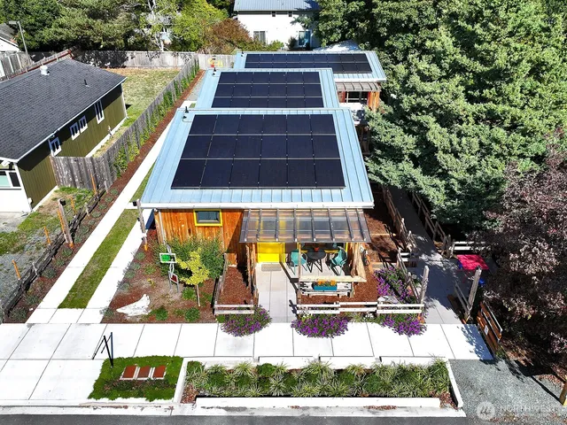 a view of entryway with outdoor space