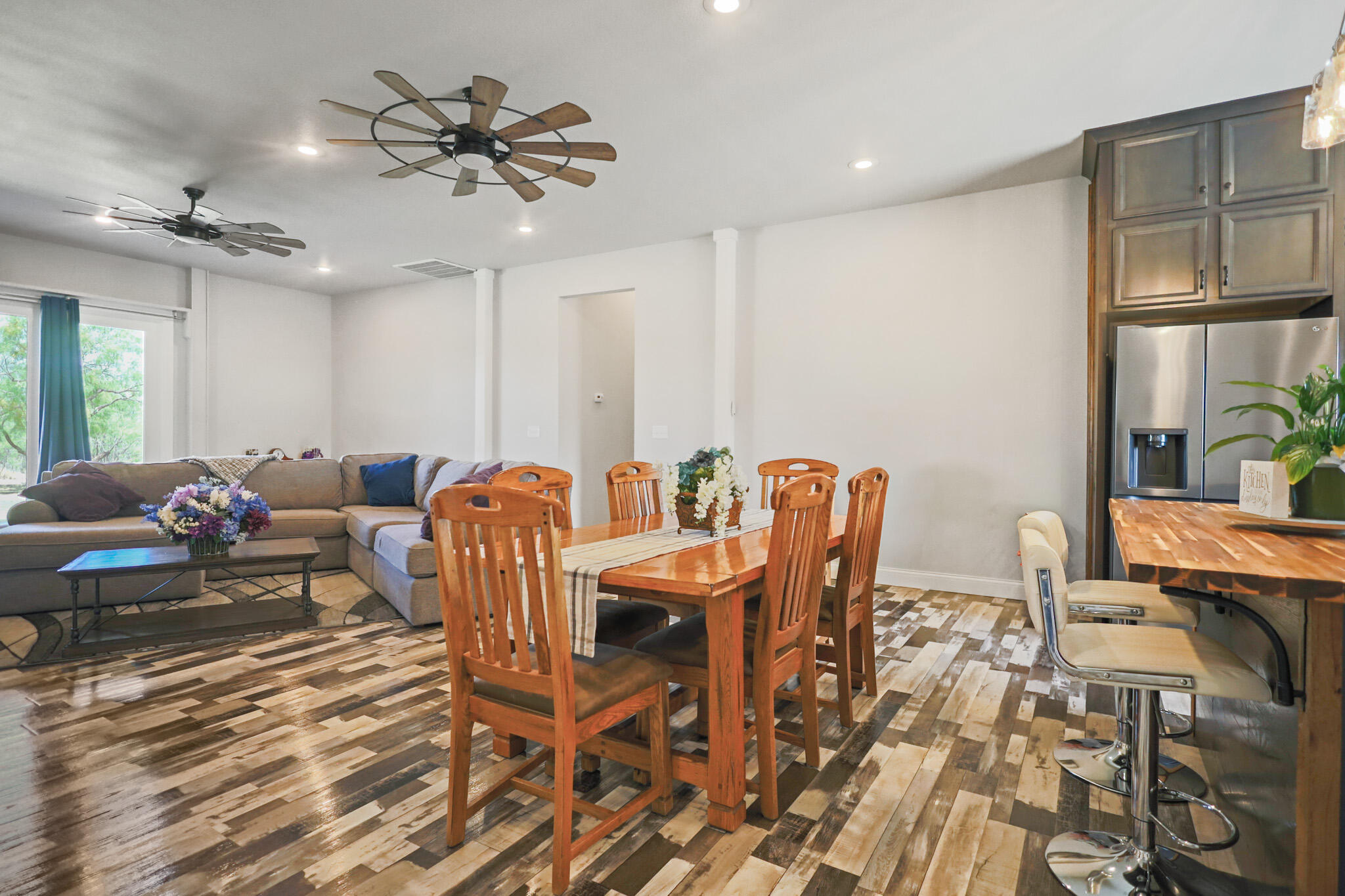 301 Fagan Road Snyder, TX 79549 - Photo 36 of 102 a view of a dining room with furniture