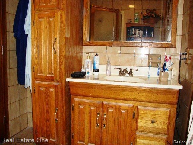 10340 Exeter Road Carleton, MI 48117 - Photo 12 of 25 BATH OAK CABINETS