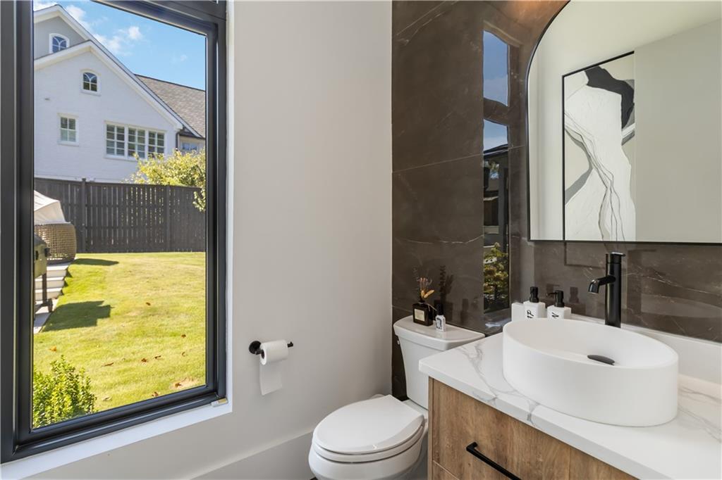 2824 Ashford Road Northeast Brookhaven, GA 30319 - Photo 16 of 57