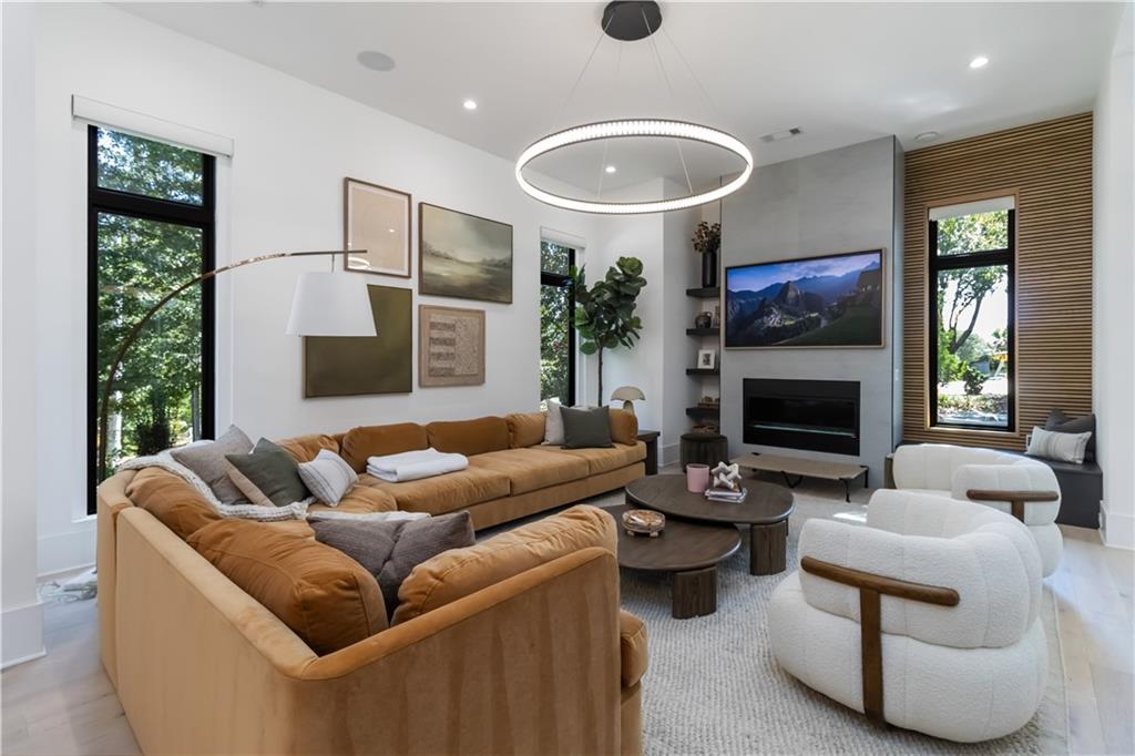 2824 Ashford Road Northeast Brookhaven, GA 30319 - Photo 4 of 57