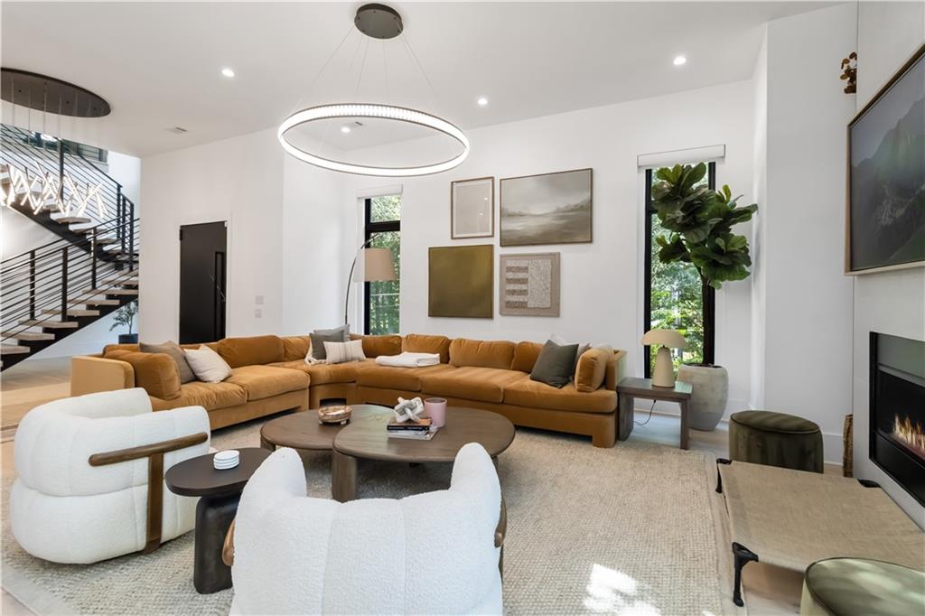 2824 Ashford Road Northeast Brookhaven, GA 30319 - Photo 6 of 57