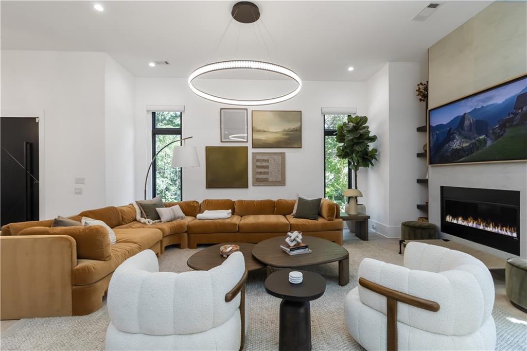 2824 Ashford Road Northeast Brookhaven, GA 30319 - Photo 8 of 57