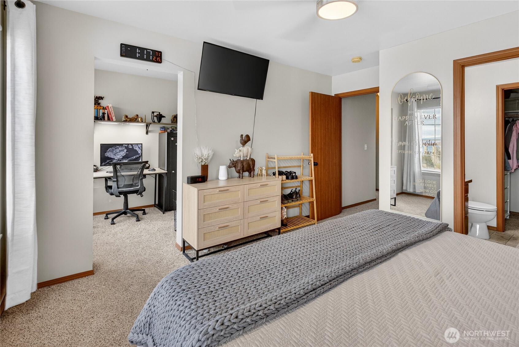 1506 Historic Lane Wenatchee, WA 98801 - Photo 14 of 28 a spacious bedroom with a bed and a flat screen tv