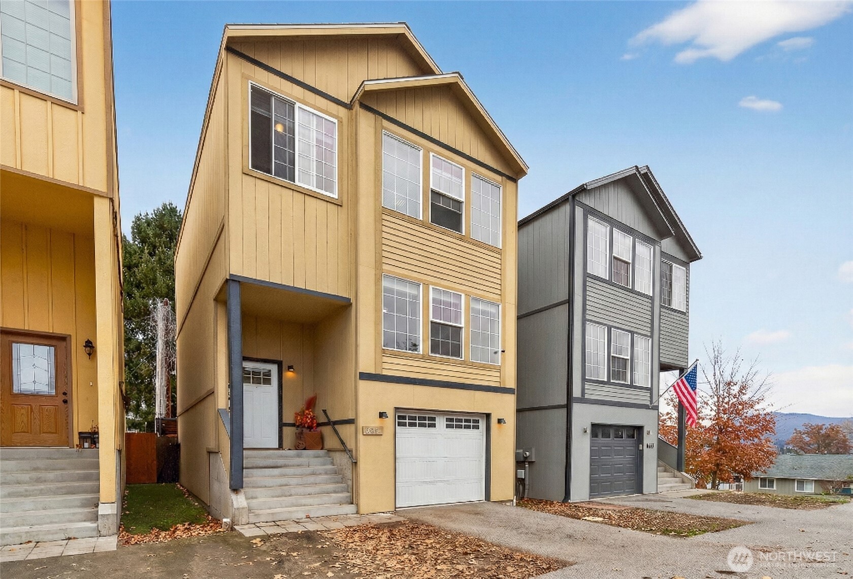 1506 Historic Lane Wenatchee, WA 98801 - Photo 2 of 28 a front view of a house with a yard