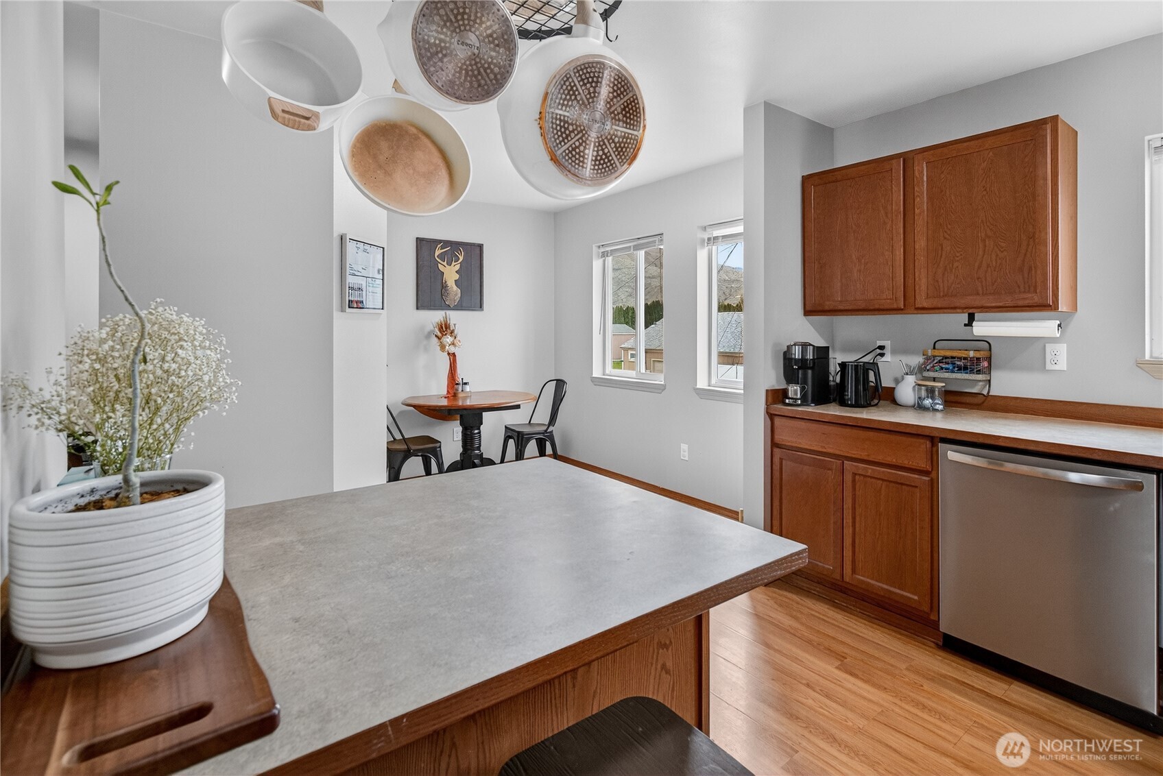 1506 Historic Lane Wenatchee, WA 98801 - Photo 6 of 28 a kitchen with a table and chairs in it