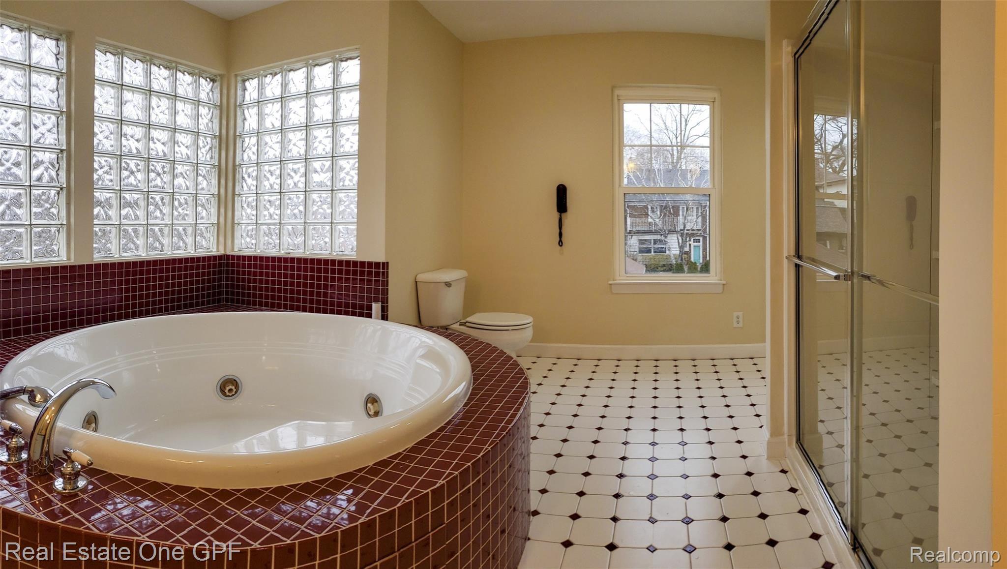1210 Yorkshire Road Grosse Pointe, MI 48230 - Photo 16 of 37 20201207_151032a.jpg