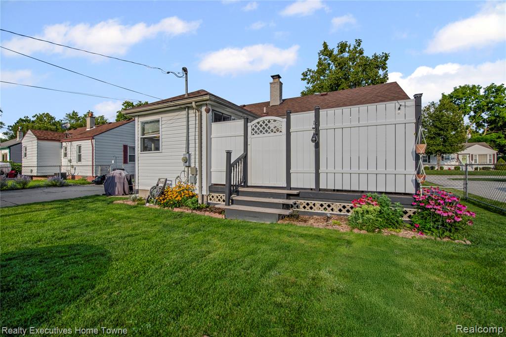 1410 Hampton Road Mount Clemens, MI 48043 - Photo 33 of 35