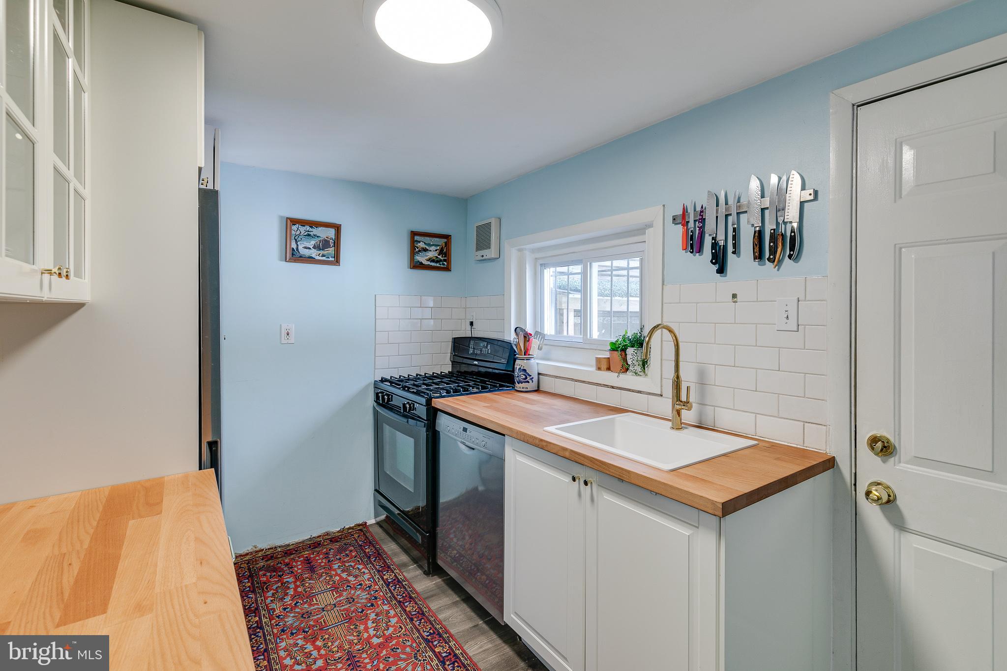 337 Master Street Philadelphia, PA 19122 - Photo 12 of 35
