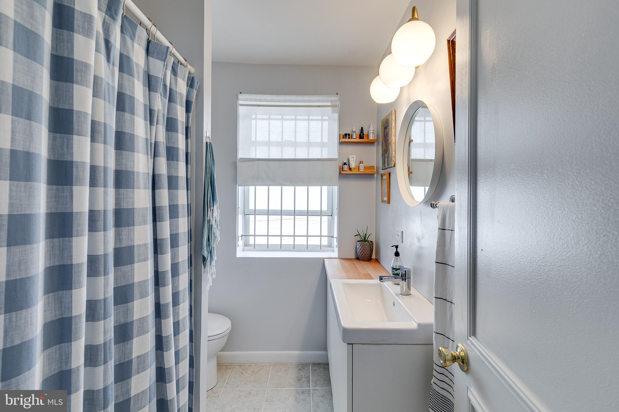 337 Master Street Philadelphia, PA 19122 - Photo 21 of 35
