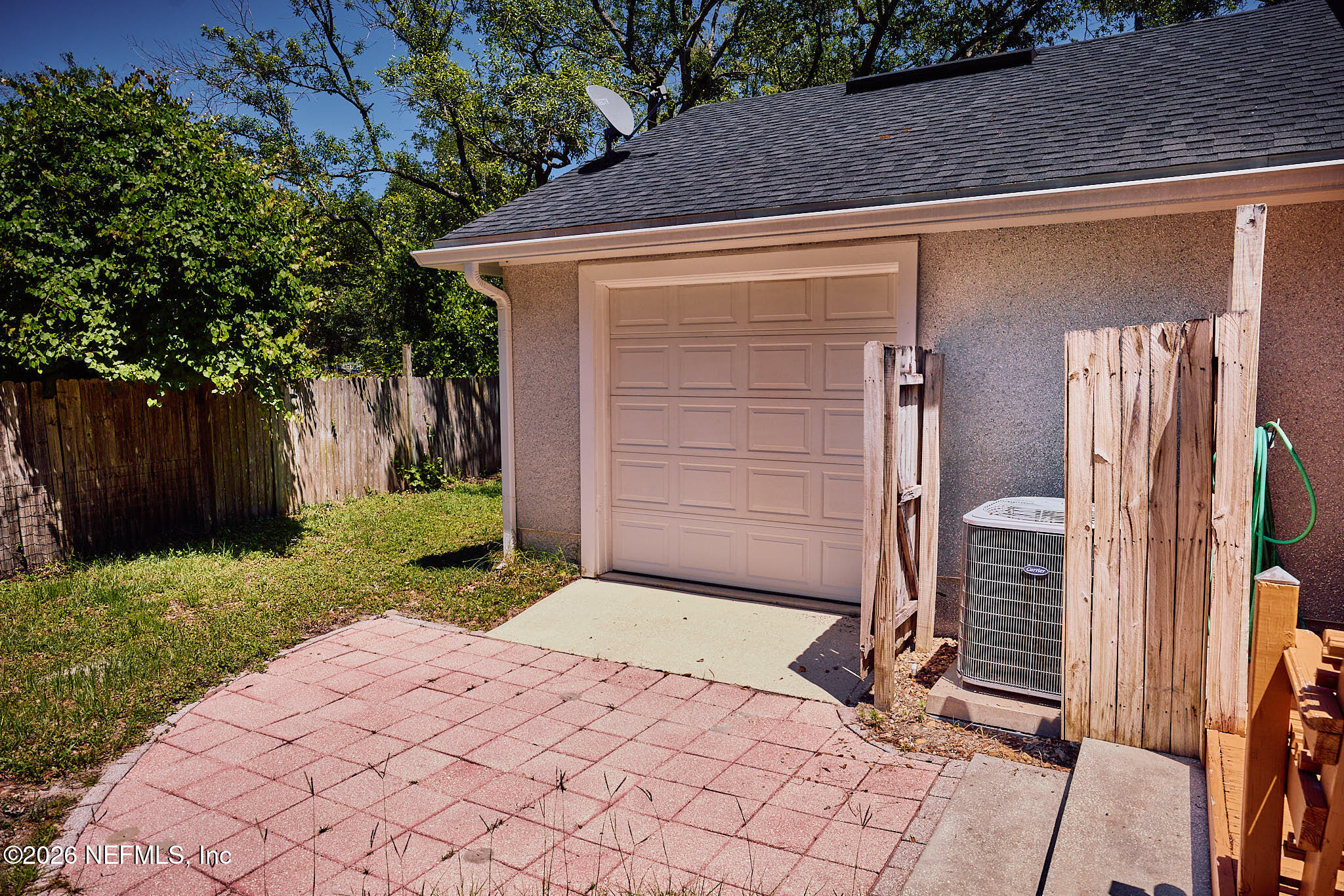 85404 Burmeister Road Fernandina Beach, FL 32034 - Photo 6 of 53 a front view of a house with a yard